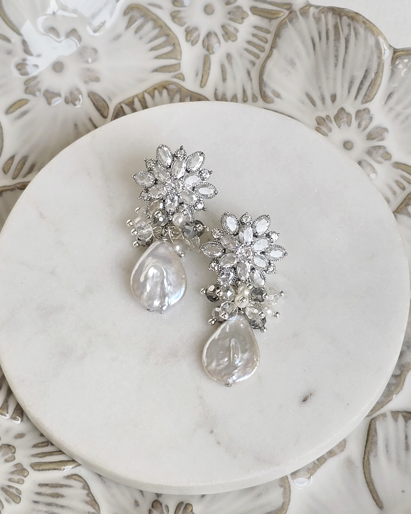 Aros circonita con perla natural y racimo