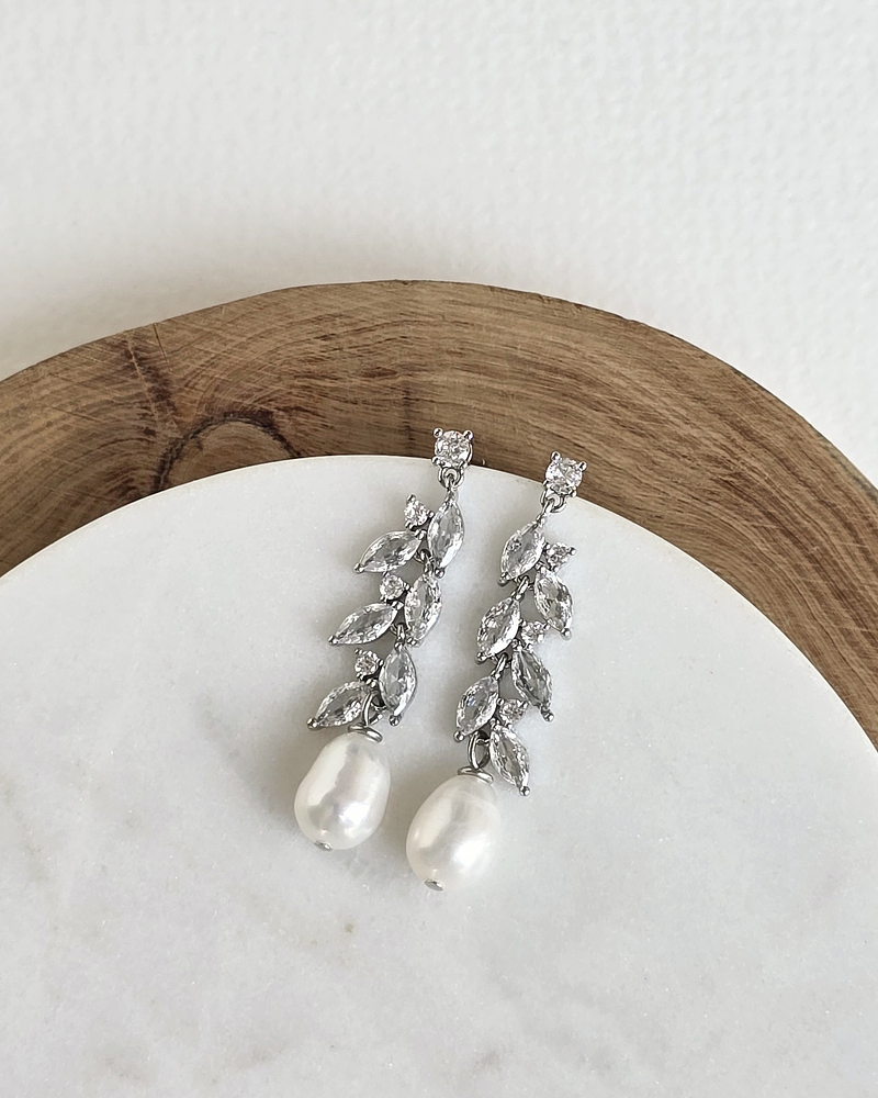 Aros circonitas hojitas y perla de río