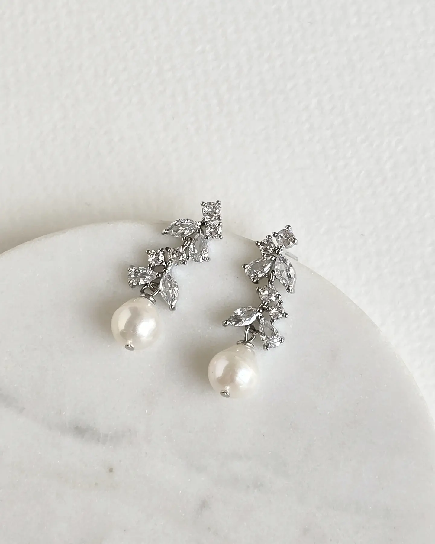 Aros pequeños de circonitas y perla de río 1