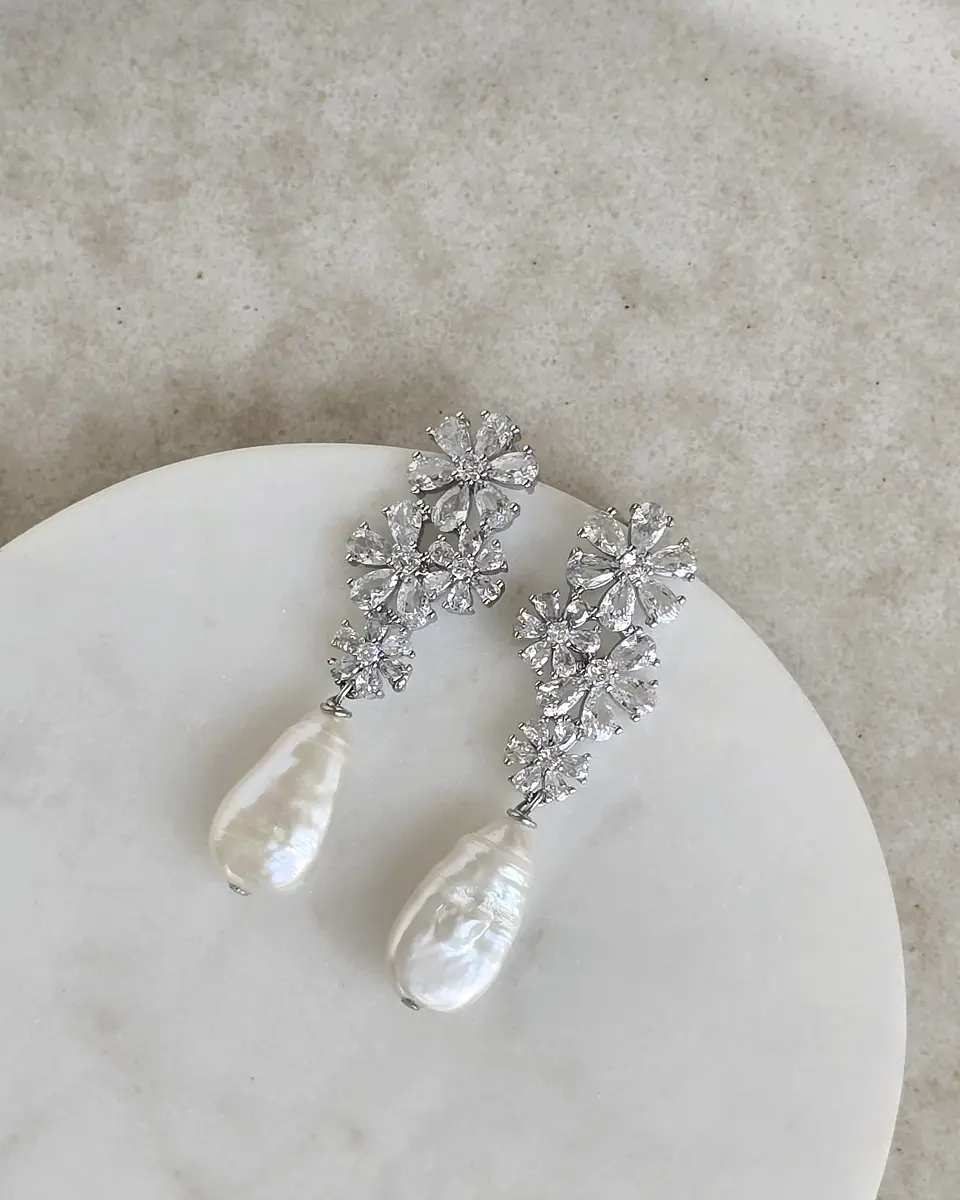Aros flores circonitas y perla barroca 3