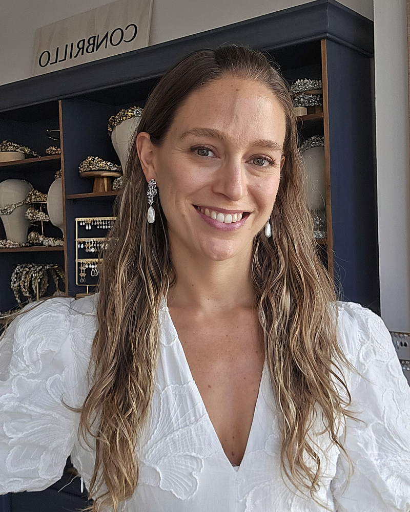 Aros flores circonitas y perla barroca