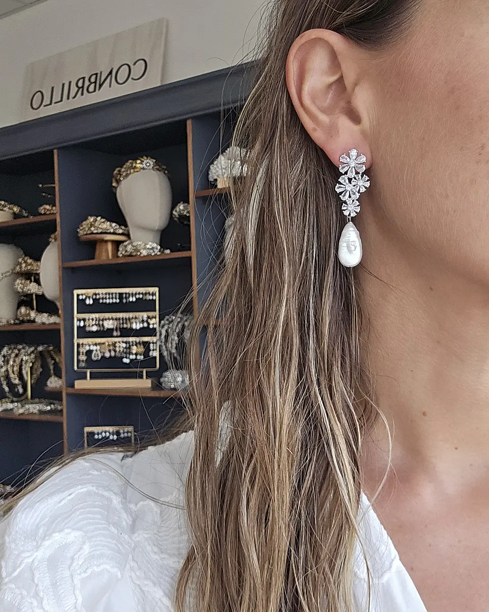 Aros flores circonitas y perla barroca 5