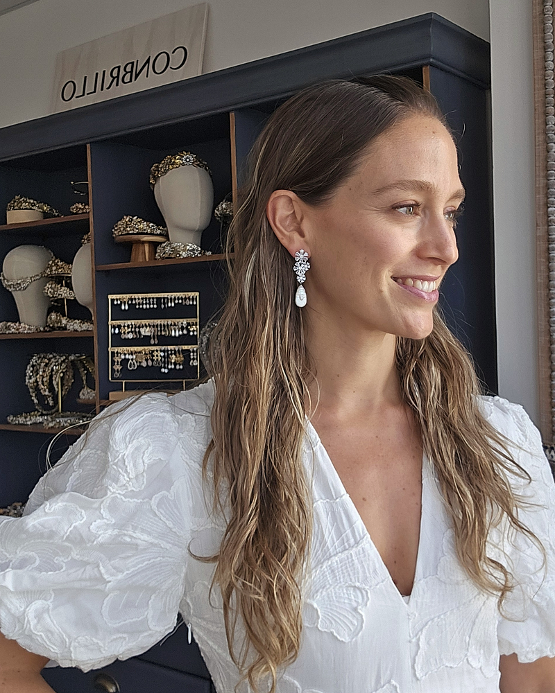 Aros flores circonitas y perla barroca