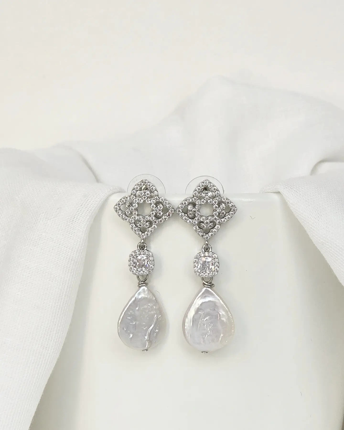 Aros vintage circonitas y perla natural 1