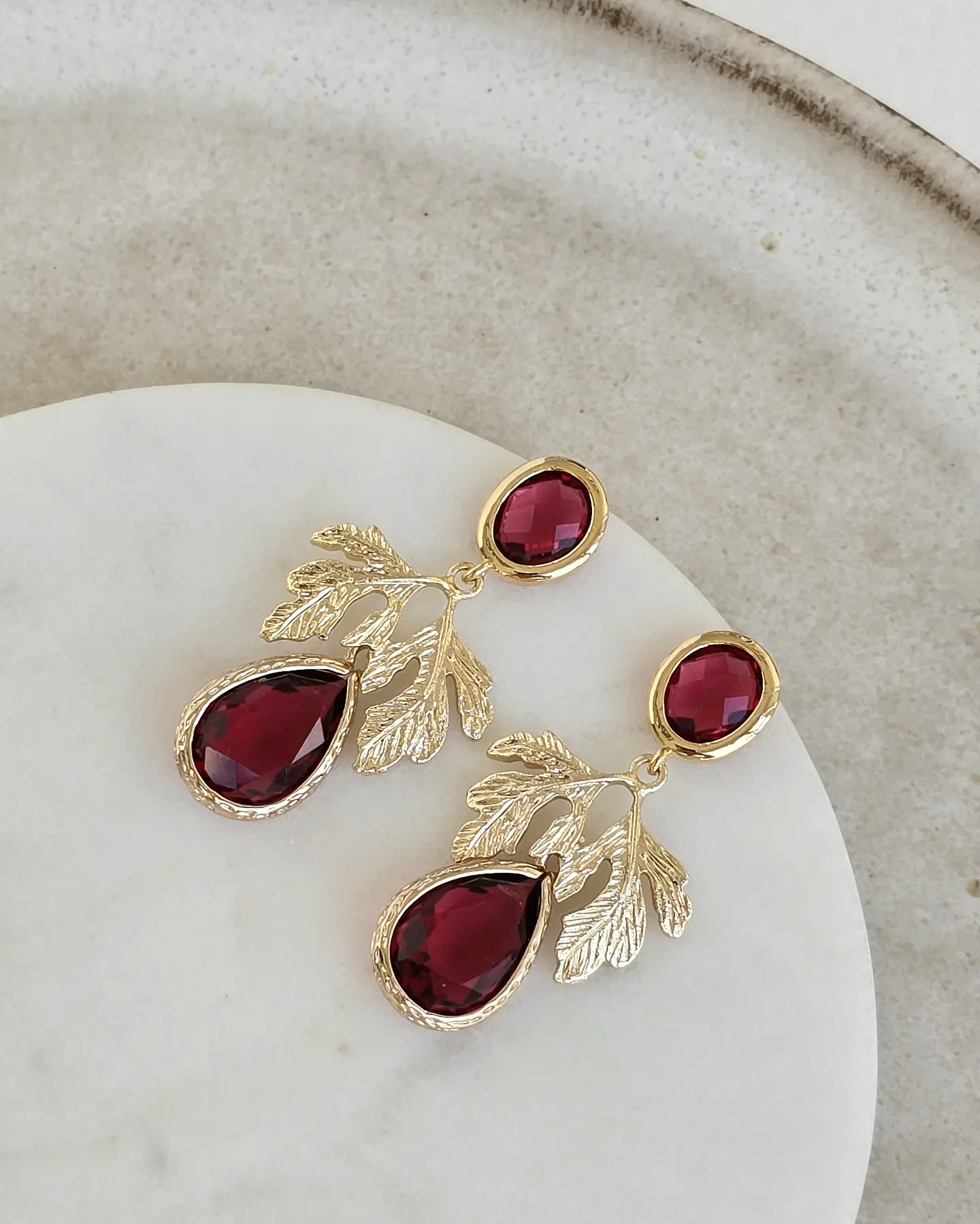 Aros rojo frambuesa con hoja al centro 1
