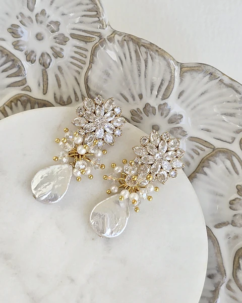 Aros circonitas, perla barroca y racimo