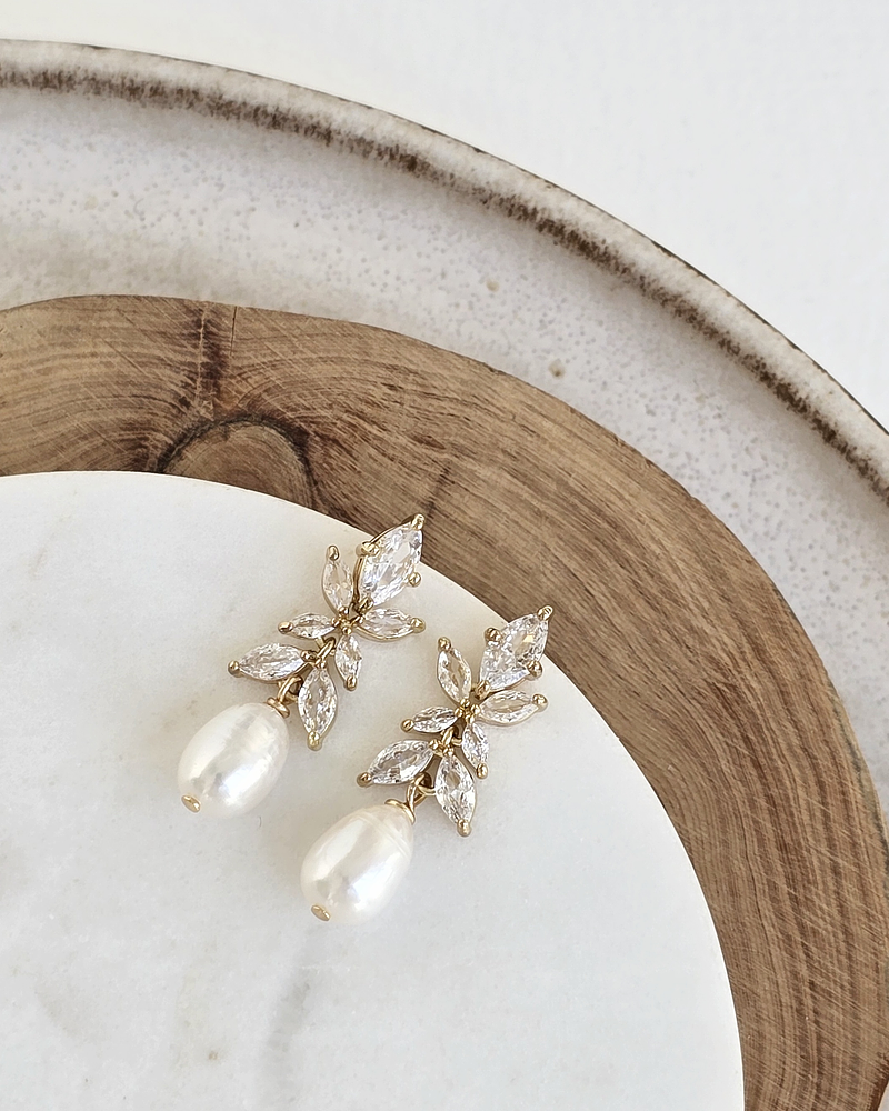 Aros hojitas de circonita y perla de río