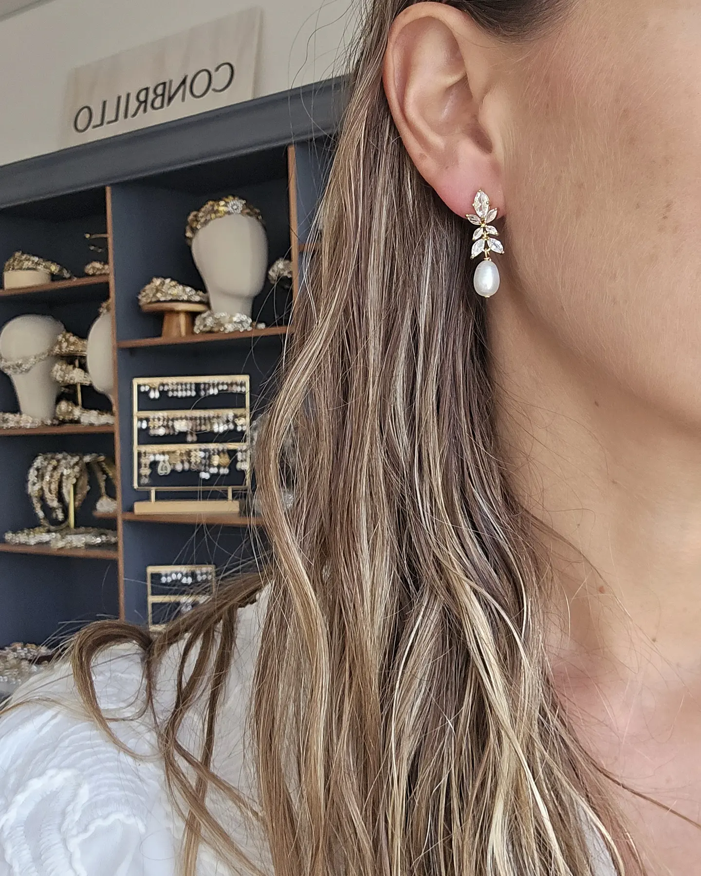 Aros hojitas de circonita y perla de río 3