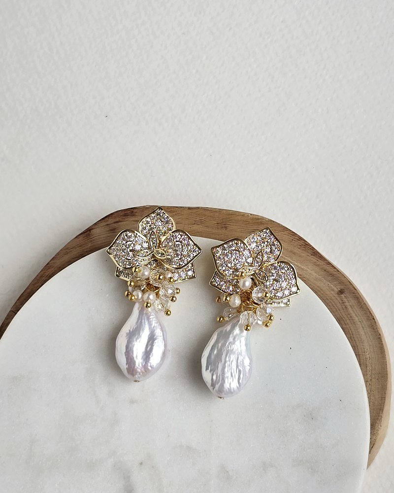 Aros orquídea micro circonitas, perla barroca y racimo