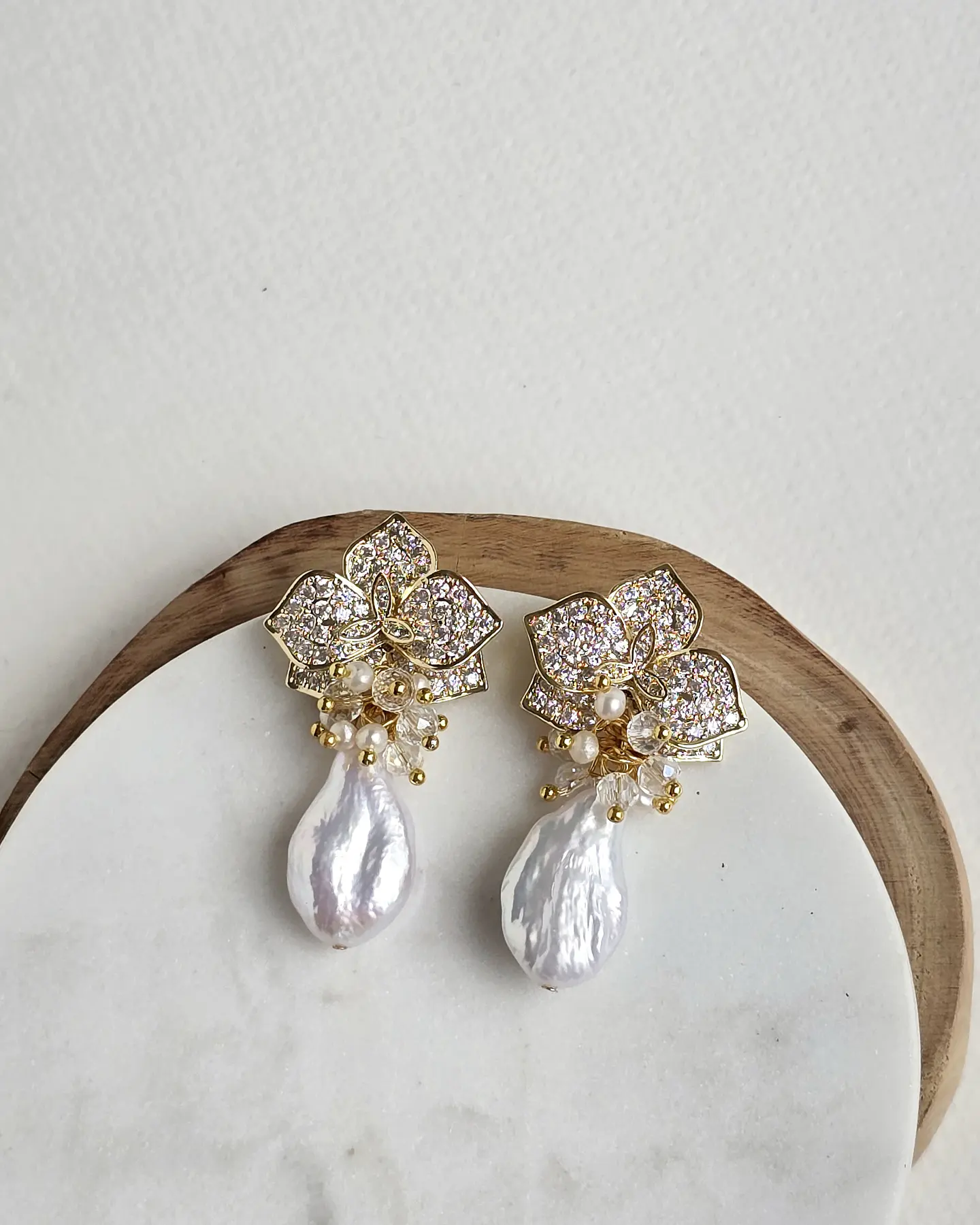 Aros orquídea micro circonitas, perla barroca y racimo 3