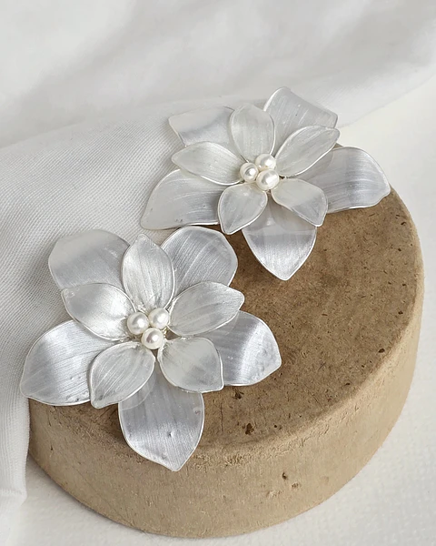 Set 2 pines flores de 6 cms plateado