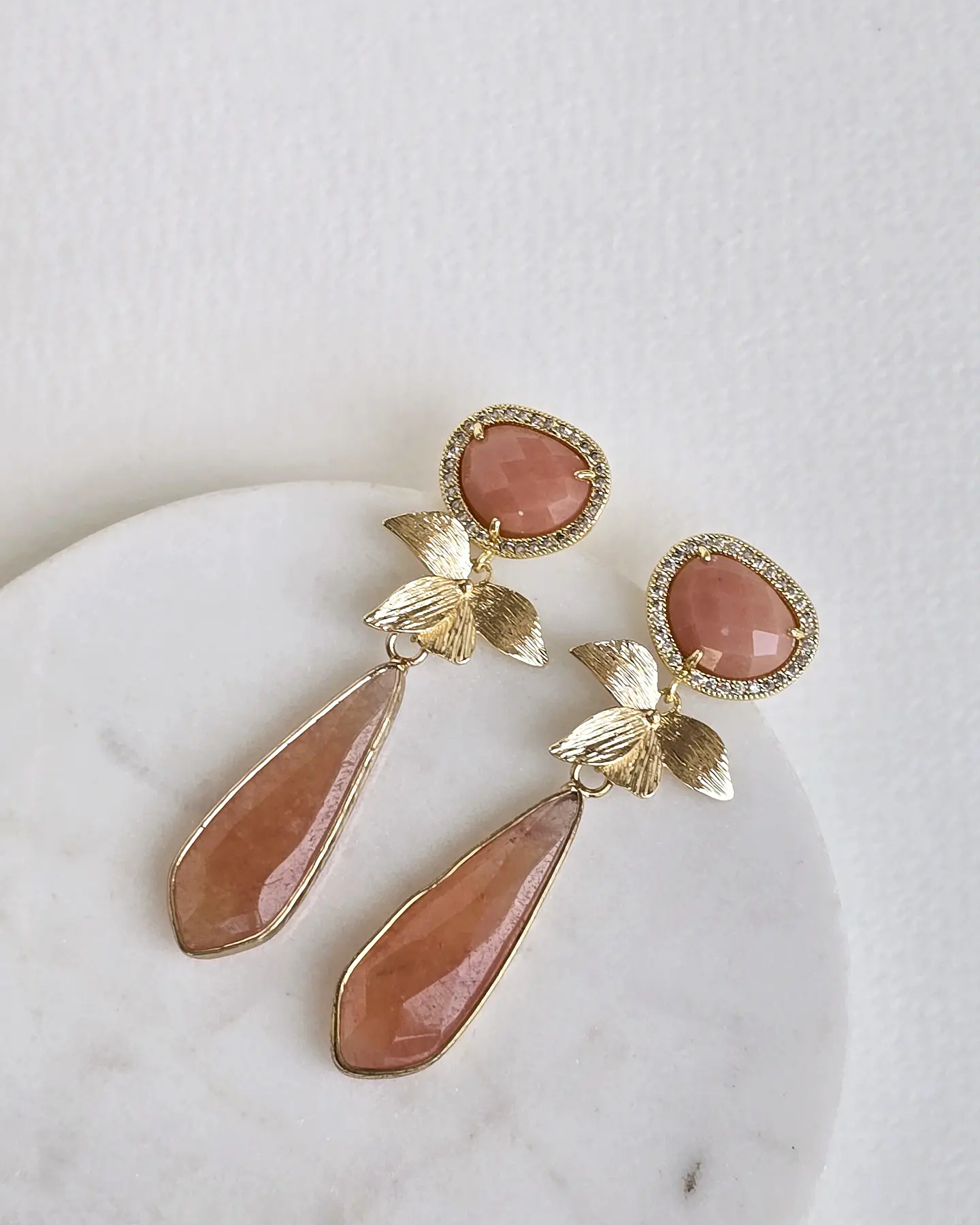 Aros piedra natural naranja con hoja dorada 1
