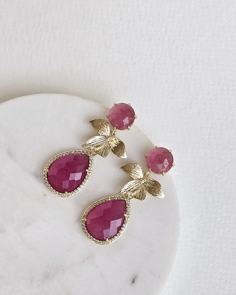 Piedra natural fucsia con hoja y gota fucsia