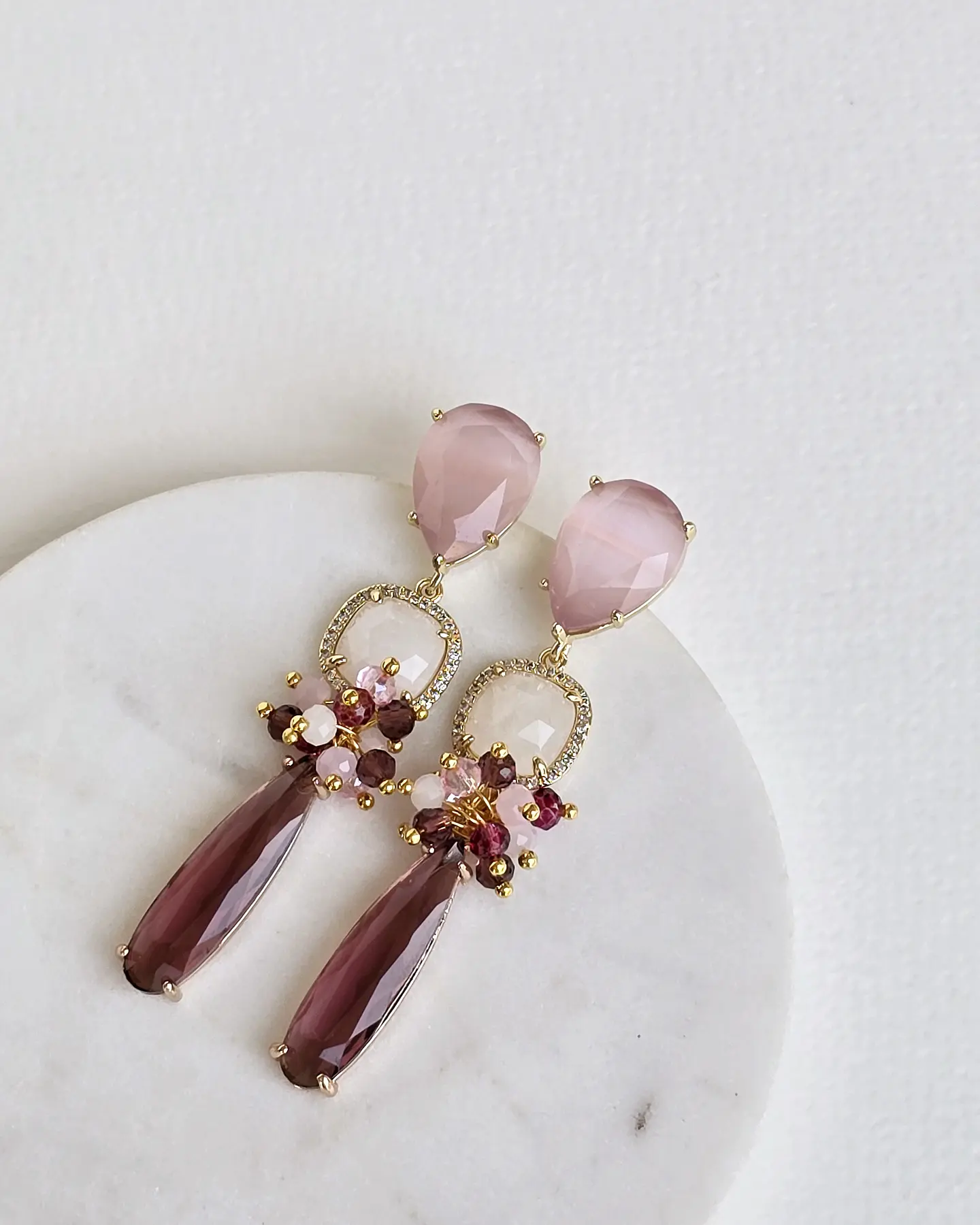 Aros largos rosa, blanco y burdeo con racimo 1