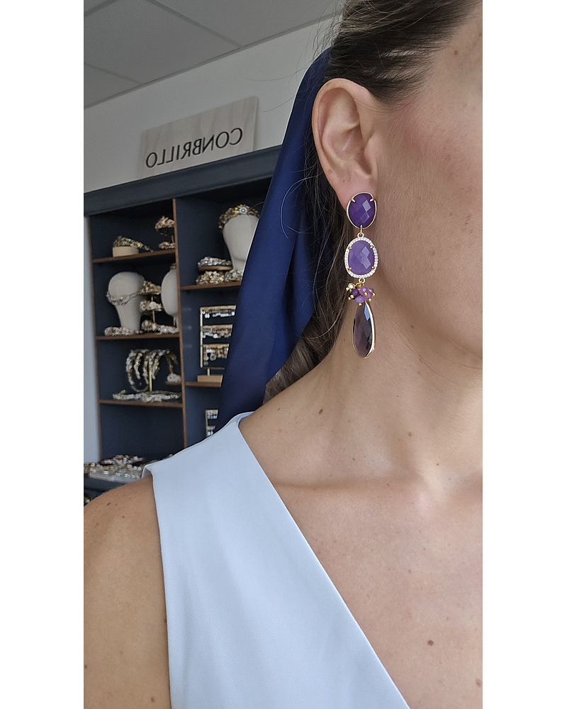 Aros largos morados con racimo