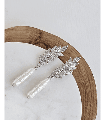 Aros hojas larga con perla alargada