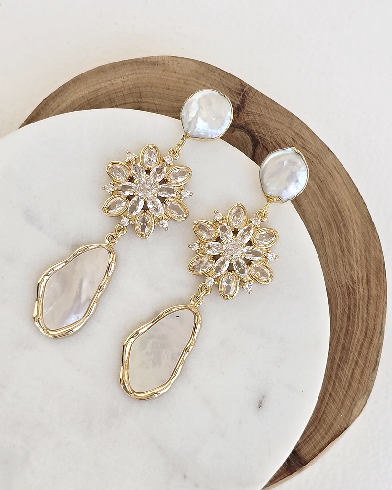 Aros largos perla, circonita y nácar