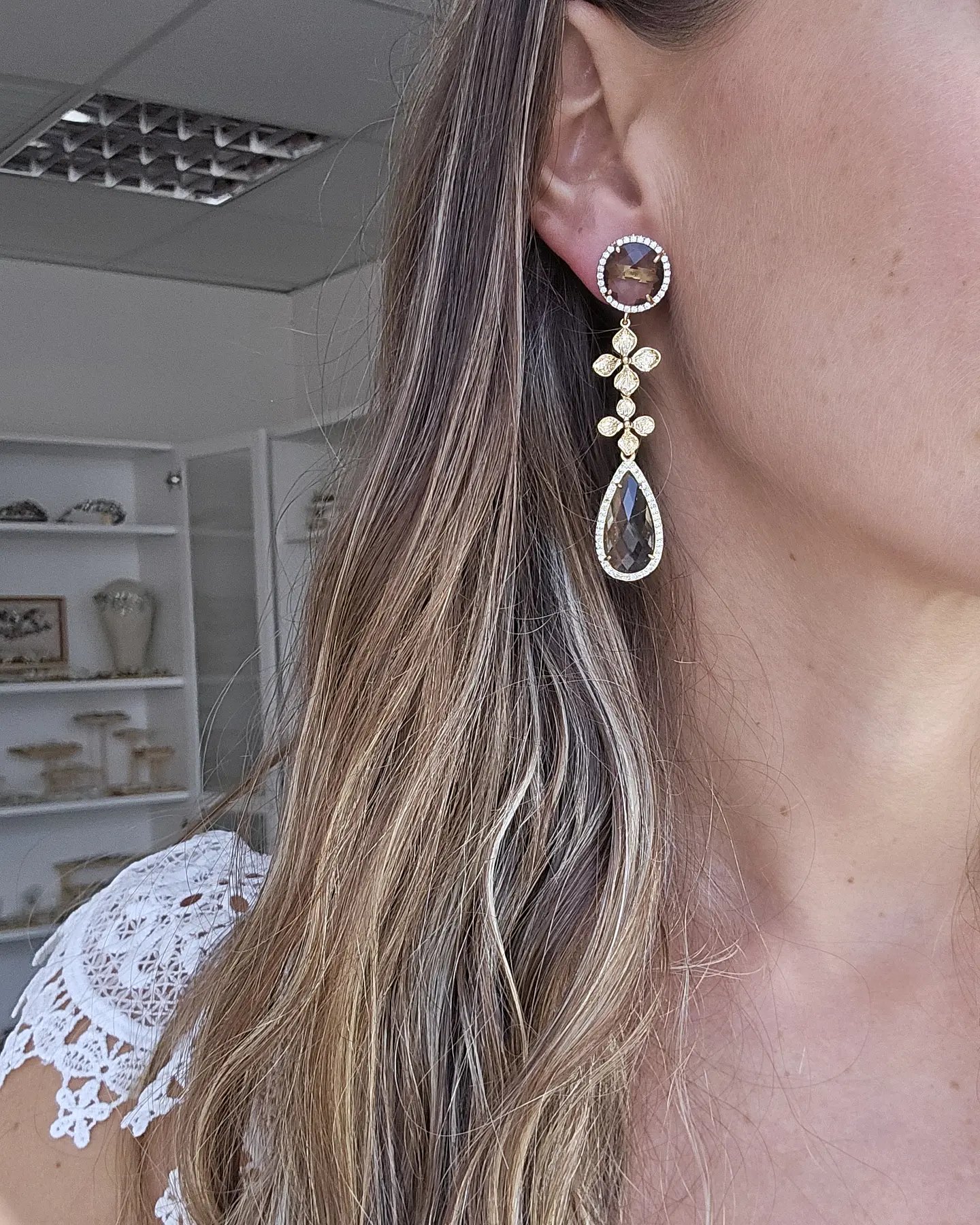 Aros grises con doble flor 2