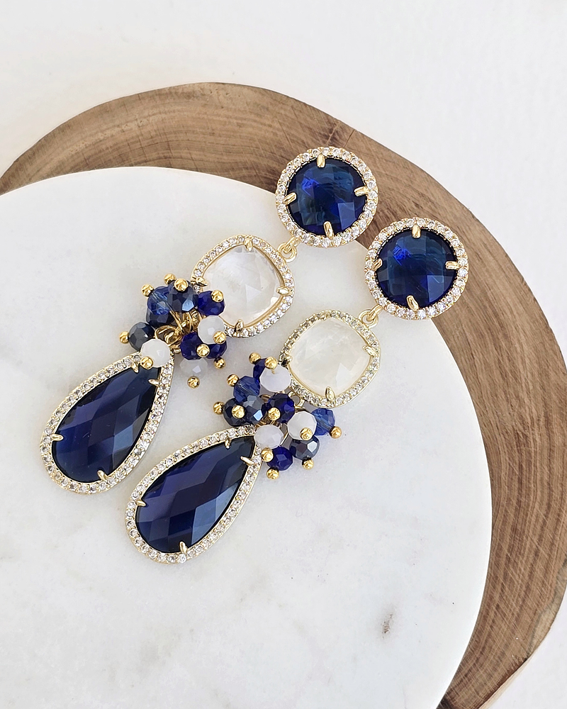 Aros largos cristal azul y cuarzo blanco con racimo