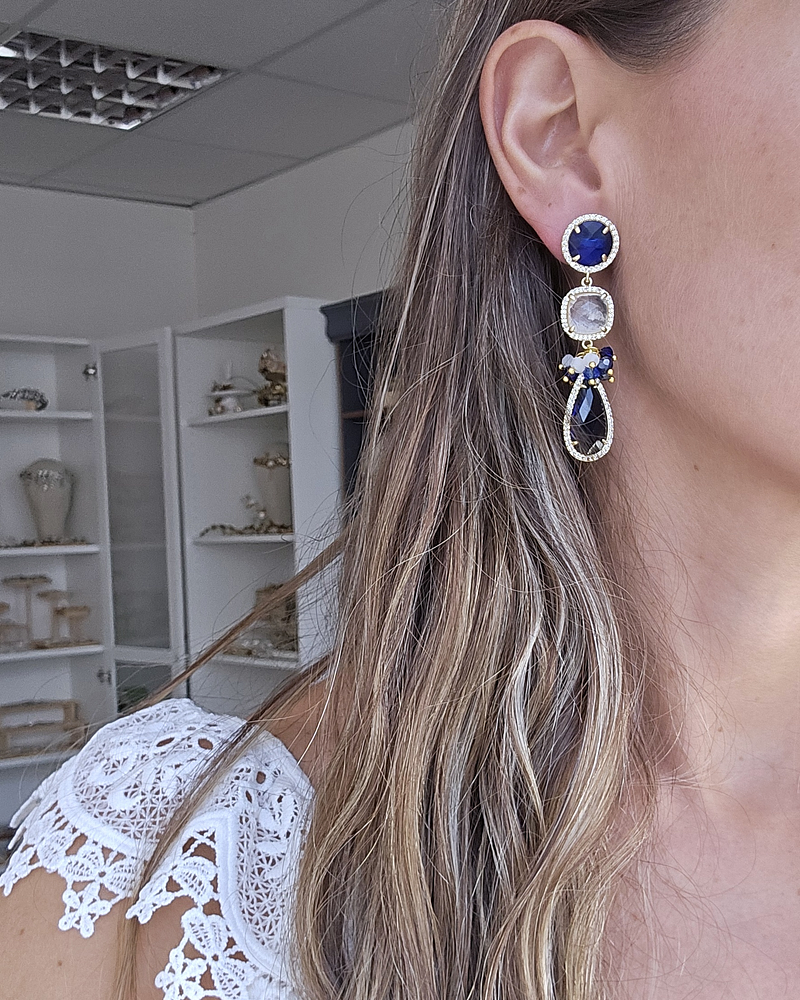 Aros largos cristal azul y cuarzo blanco con racimo