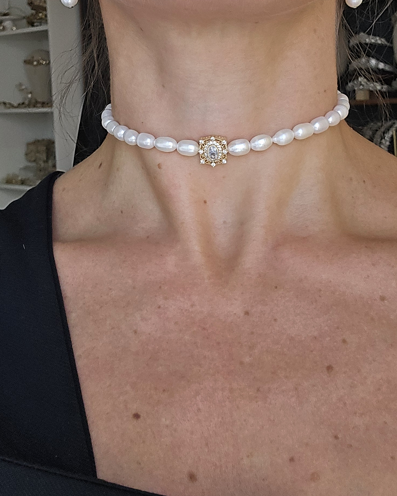 Choker perlas centro vintage dorado