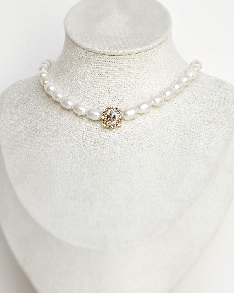 Choker perlas centro vintage dorado