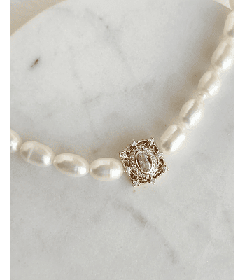 Choker perlas centro vintage dorado