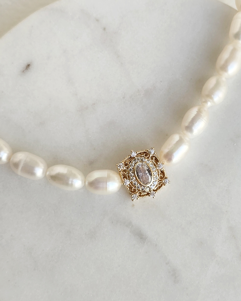 Choker perlas centro vintage dorado