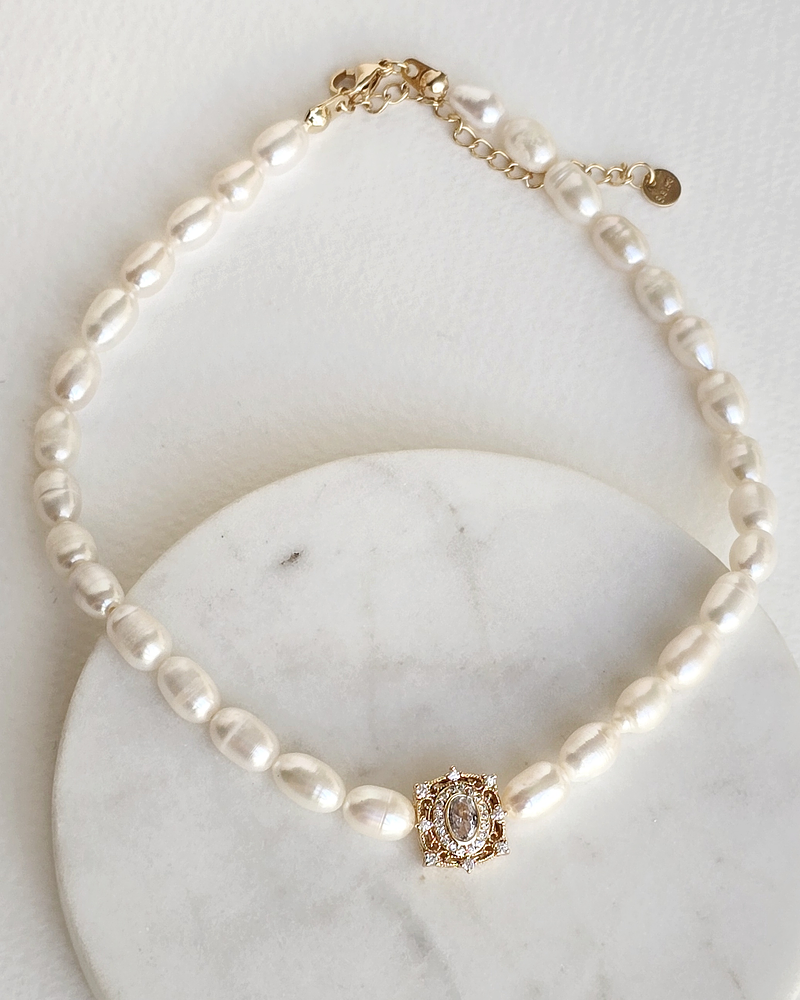 Choker perlas centro vintage dorado