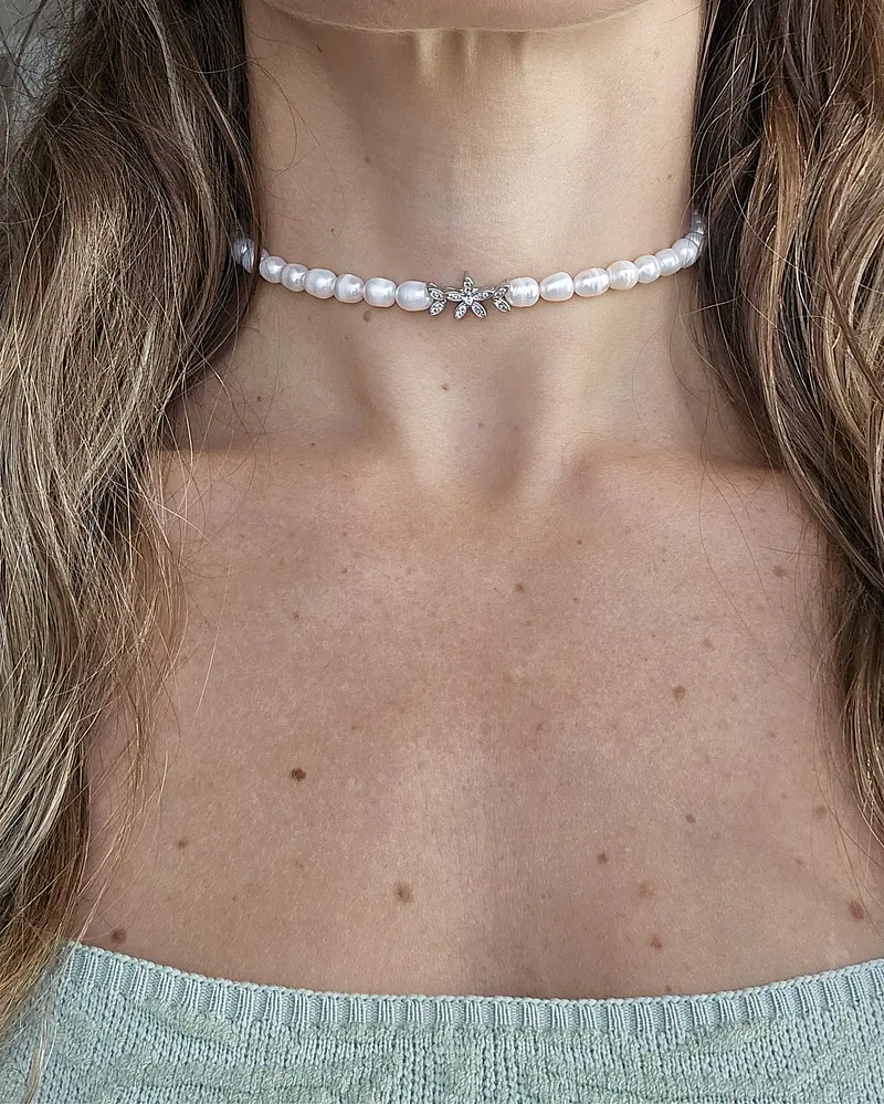 Choker de perlas centro de flor con circonita