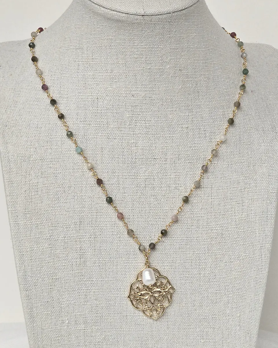 Collar turmalinas, mándala y perla 3