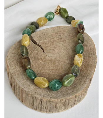 Collar multicolor verde resina