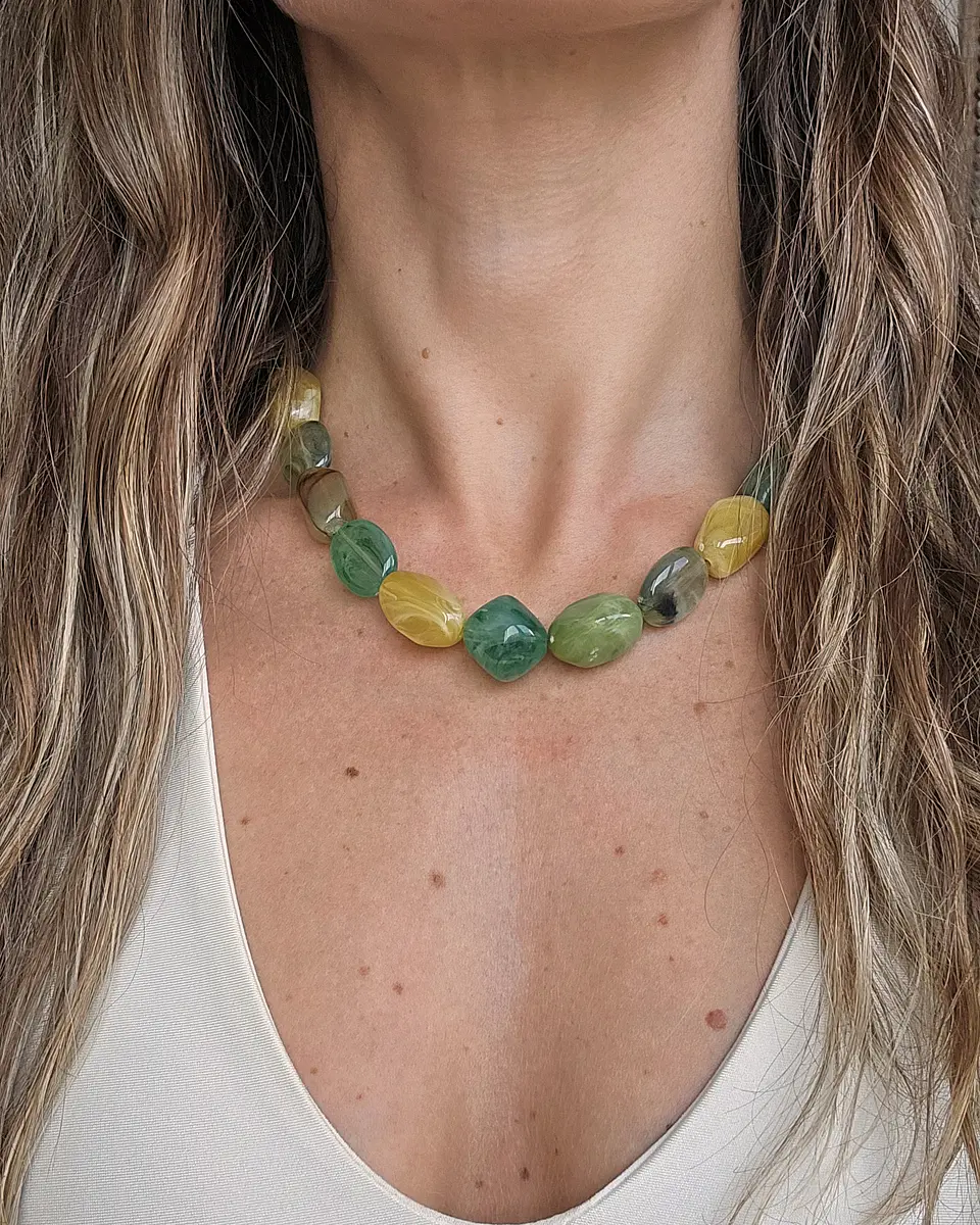 Collar multicolor verde resina 2
