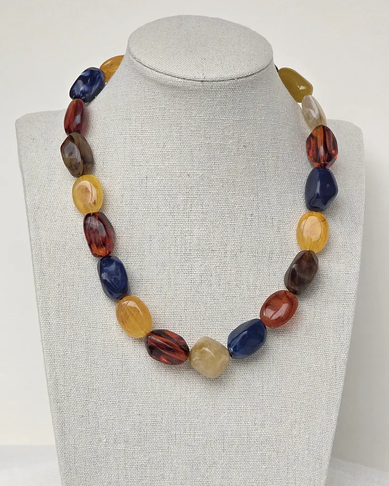 Collar resina multicolor azul y caramelo