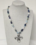 Collar piedras naturales azules con flor grande