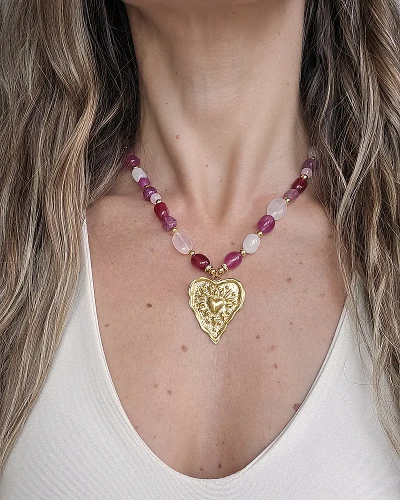 Collar piedras naturales grandes frambuesa y corazón