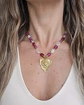 Collar piedras naturales grandes frambuesa y corazón