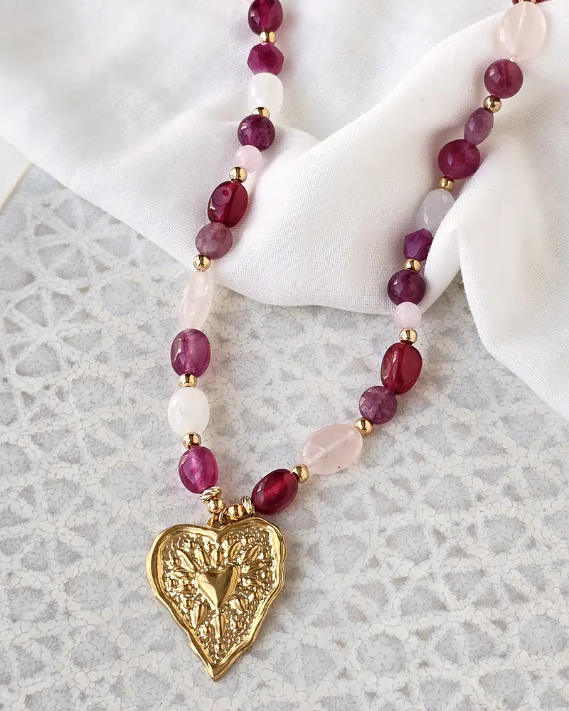 Collar piedras naturales grandes frambuesa y corazón