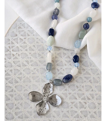 Collar piedras naturales azules con flor grande