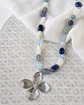 Collar piedras naturales azules con flor grande