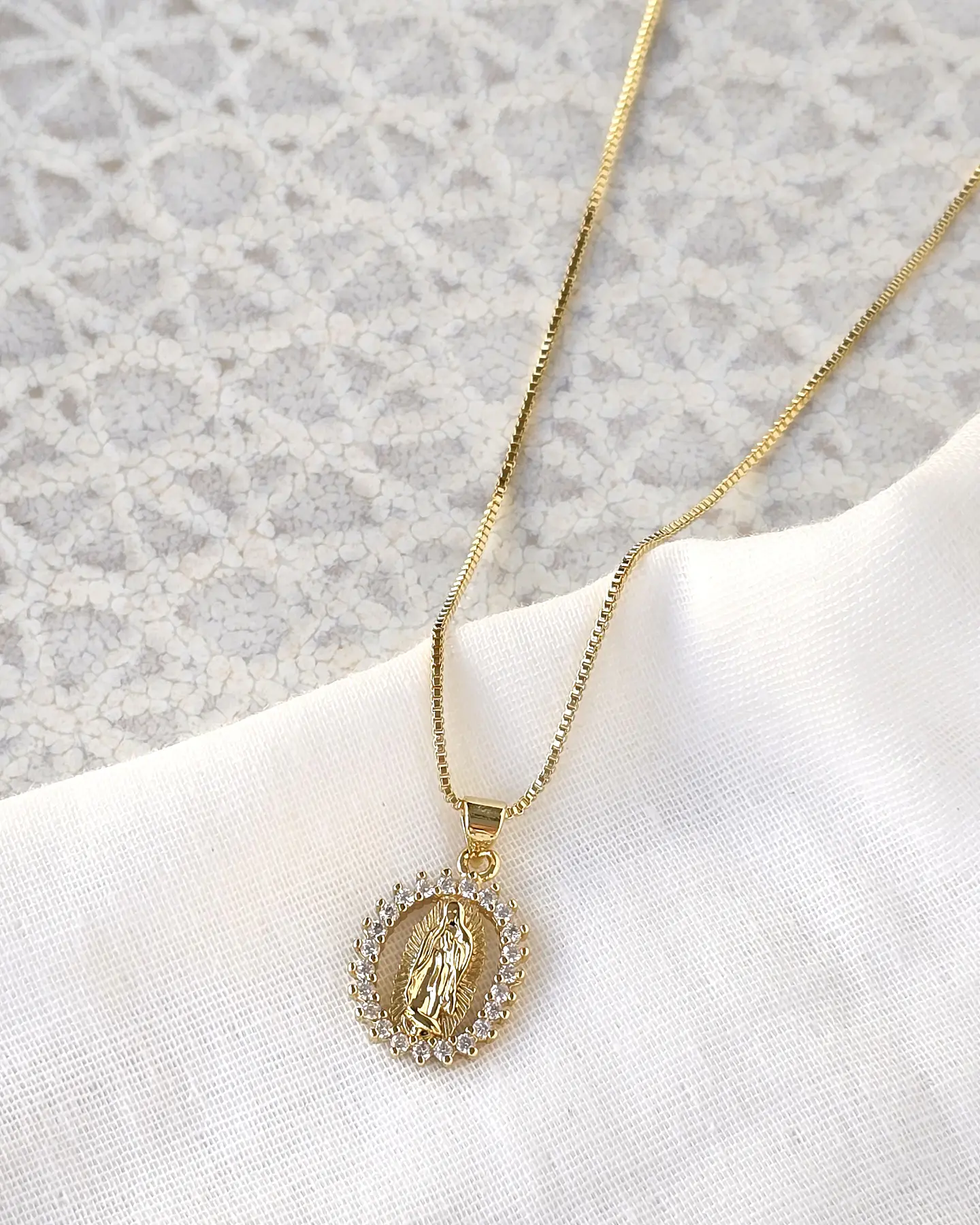 Collar virgen circonitas 1