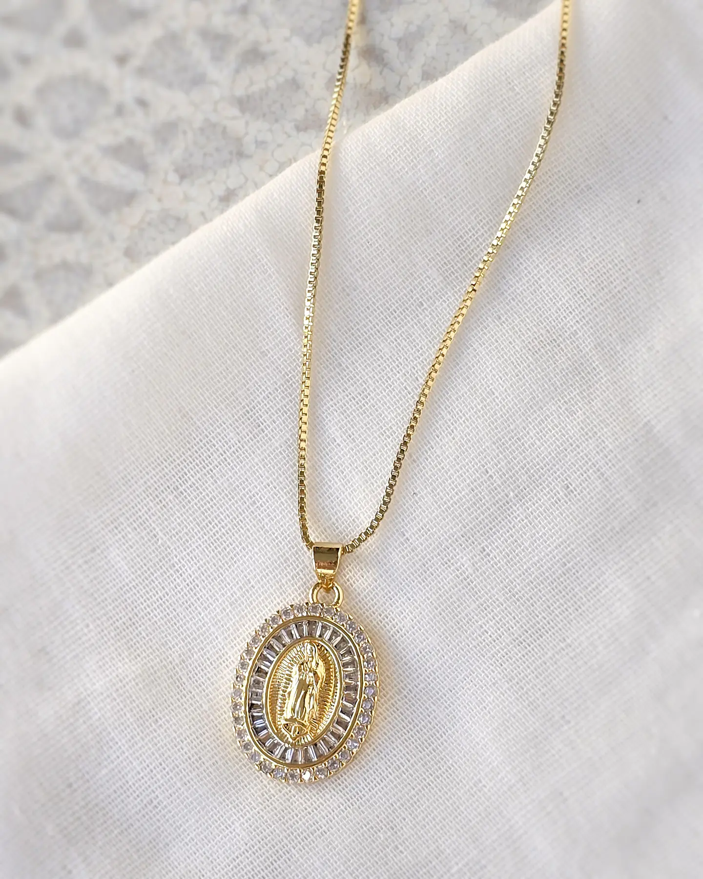 Collar virgen doble corrida circonitas 1