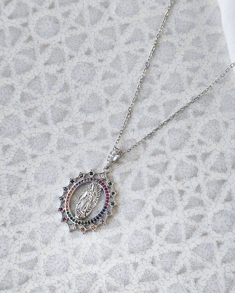 Collar virgen calada con circonitas colores