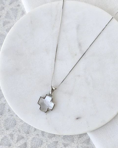 Collar cruz nácar plata