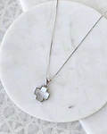 Collar cruz nácar plata