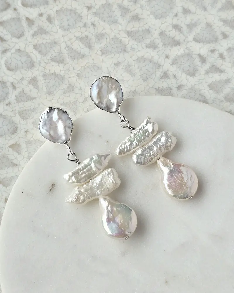 Aros perlas irregulares plateados
