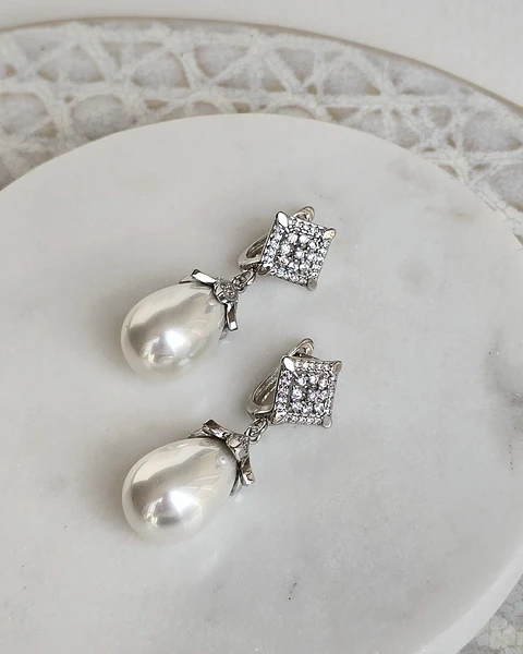 Aro vintage con perla y circonitas