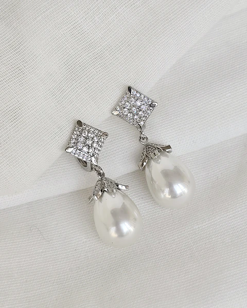 Aro vintage con perla y circonitas