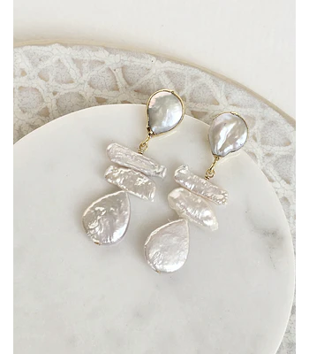 Aros perlas irregulares distintas formas dorados