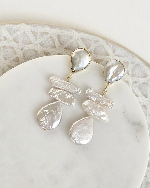Aros perlas irregulares distintas formas dorados